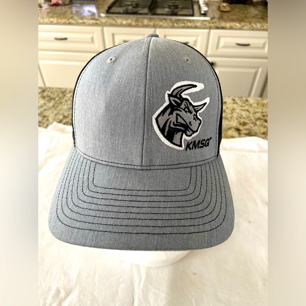 Richardson, Style 112. Used trucker cap in good‎ condition.